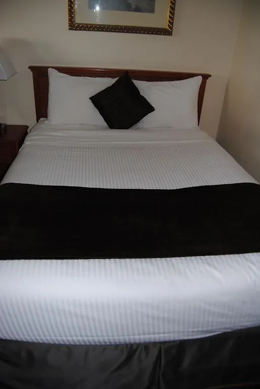** Hotel Economy Inn Edmonton Canada