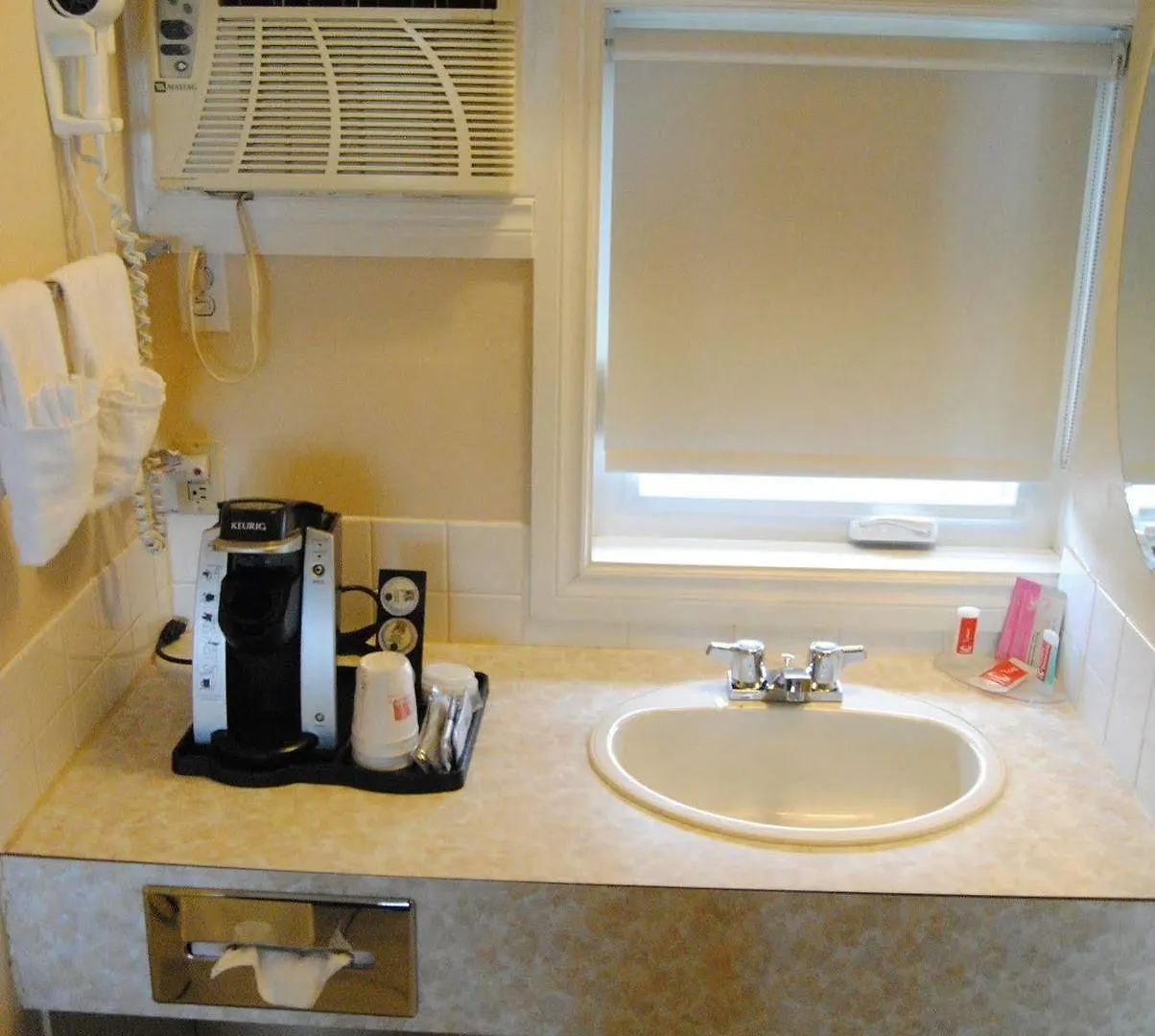 ** Hotel Economy Inn Edmonton Canada